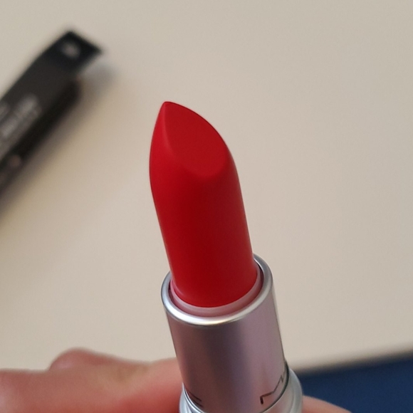 NEW MAC Matte Lipstick in Lady Danger - Picture 3 of 4